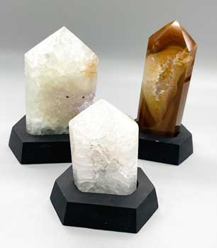 .4-.6# Agate Polished On Wood Base